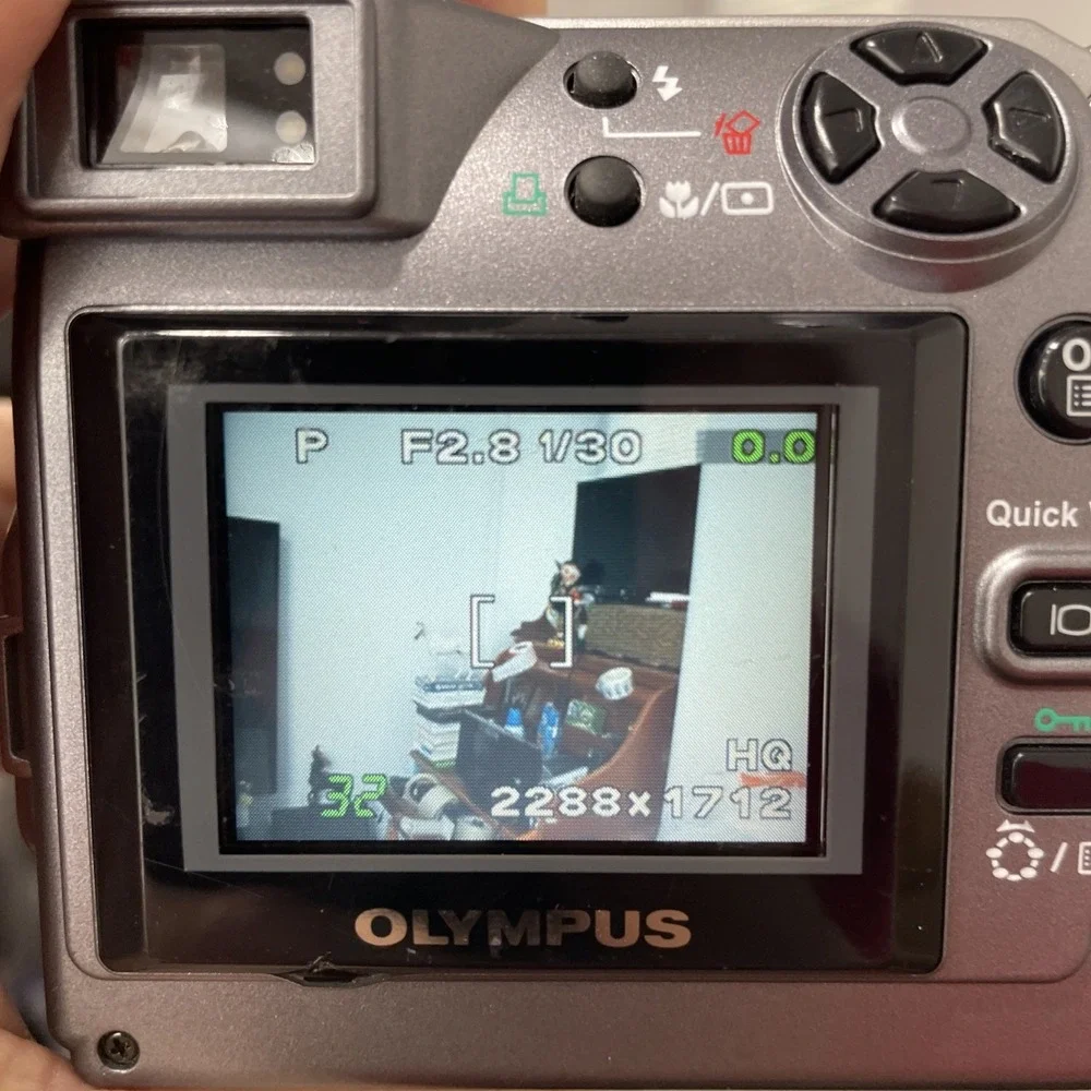 Olympus Camedia C-4000 Zoom 4MP Digital Camera 3X Zoom+Battery+Strap+Case-TESTED